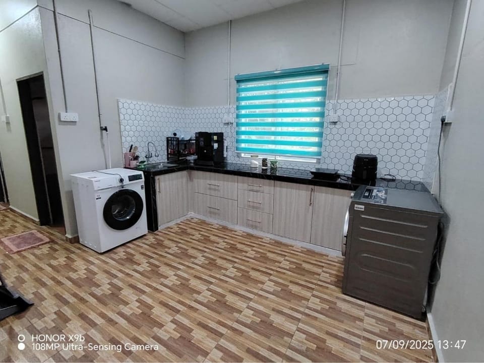 Kitchen or kitchenette, stove, washing machine, dryer