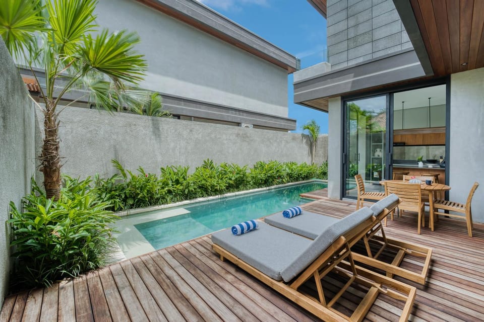 Patio, Day, Garden, View (from property/room), Balcony/Terrace, Garden view, Pool view, Swimming pool, sunbed