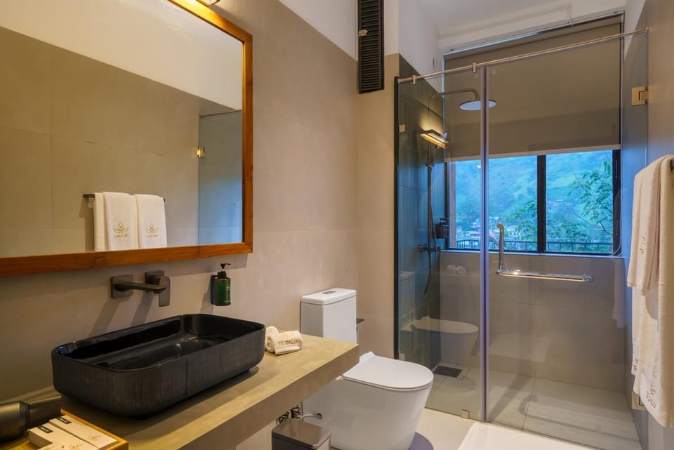 Shower, Toilet, Bathroom, towels