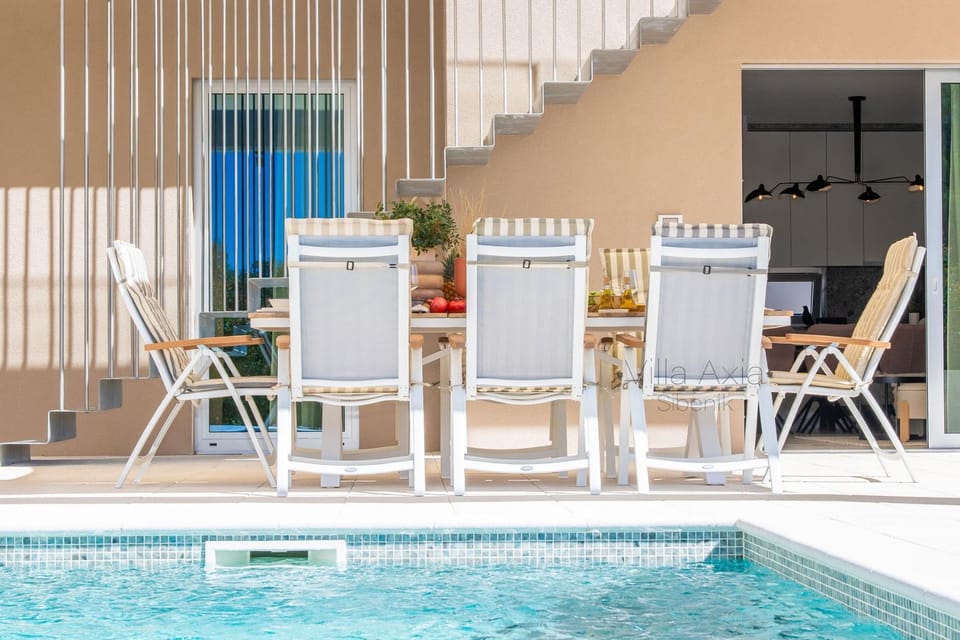 Patio, Day, Dining area, Swimming pool