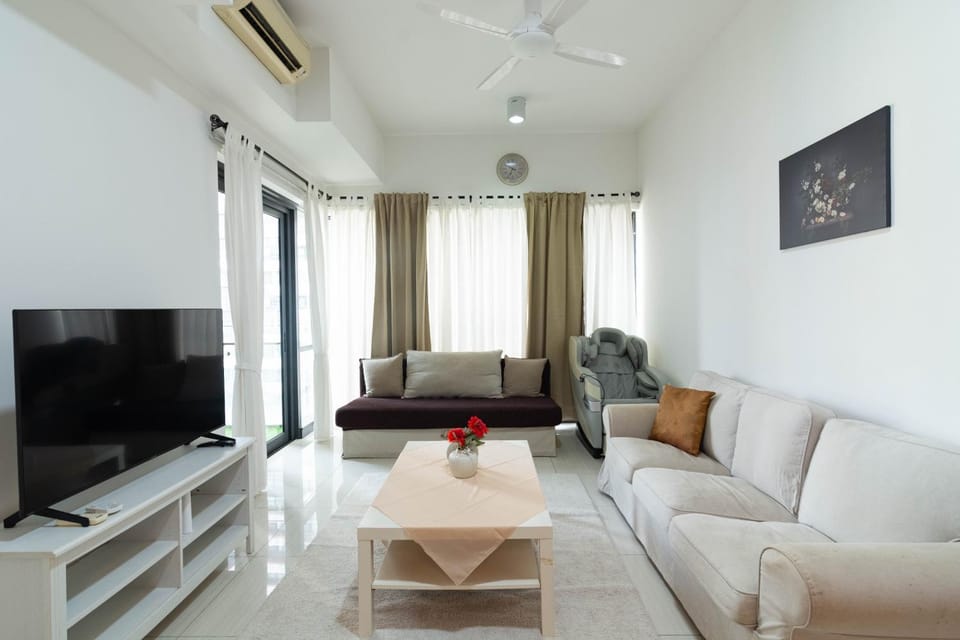 Communal lounge/ TV room, TV and multimedia, Living room, Seating area, Evening entertainment, fireplace, air conditioner