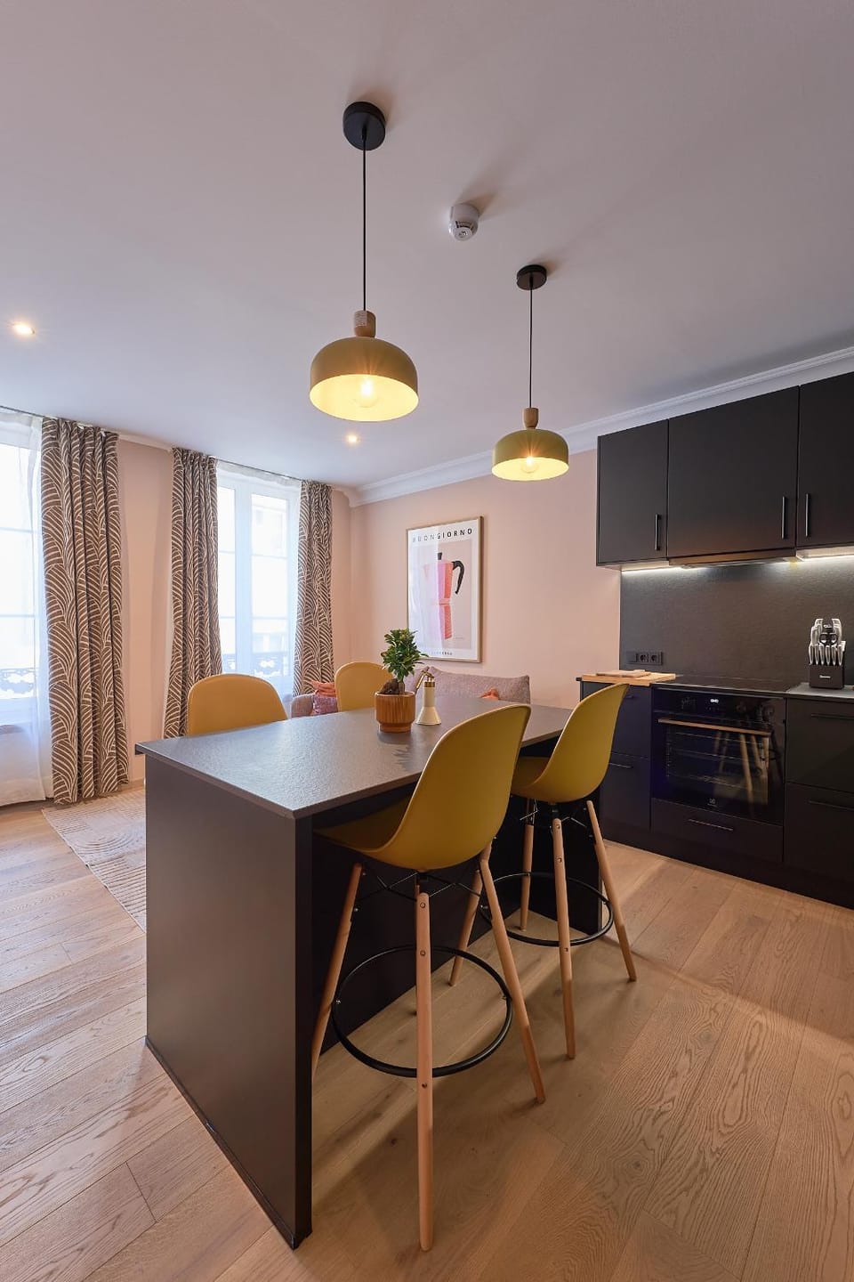 Seating area, Dining area