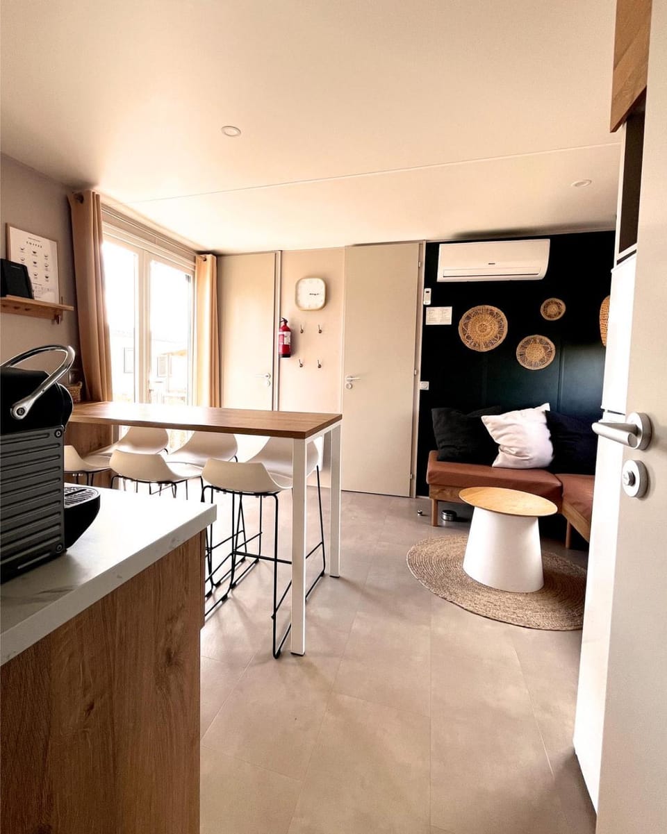 Mobilhome Cosy bord de mer Campground/ 
RV Resort in Marseillan