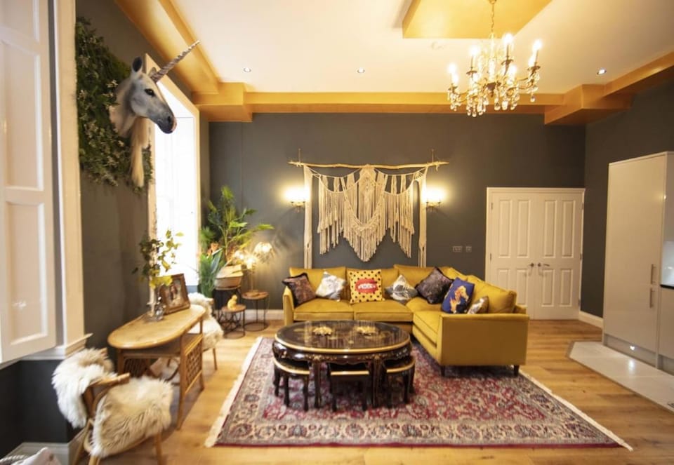 Stylish 2-Bed 2-Bath Flat in Historic Lace Market Apartment in Nottingham