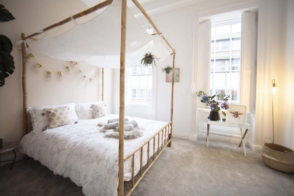 Stylish 2-Bed 2-Bath Flat in Historic Lace Market Apartment in Nottingham