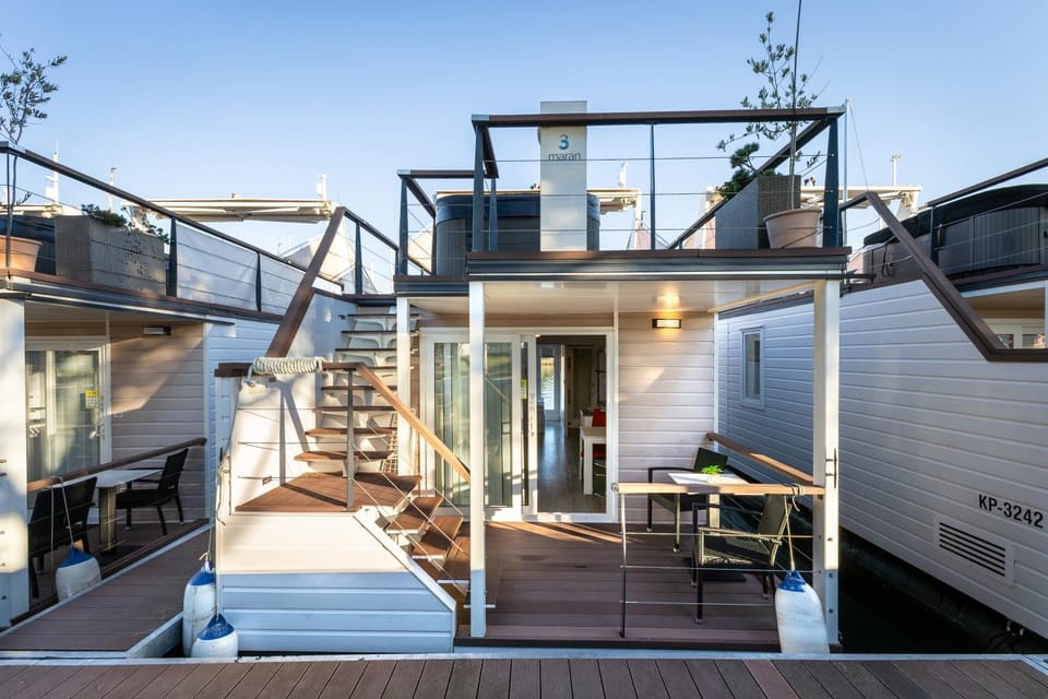 Property building, Balcony/Terrace, Balcony/Terrace