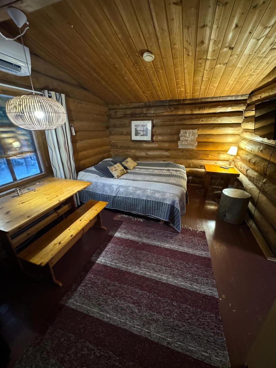 Bedroom, air conditioner
