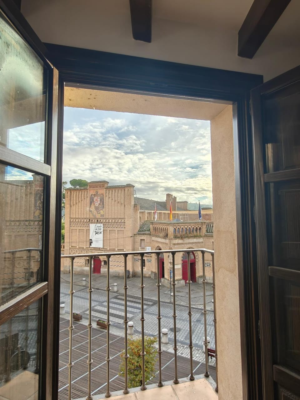 View (from property/room), City view