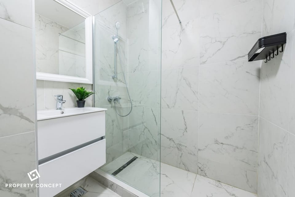 Shower, Bathroom, towels
