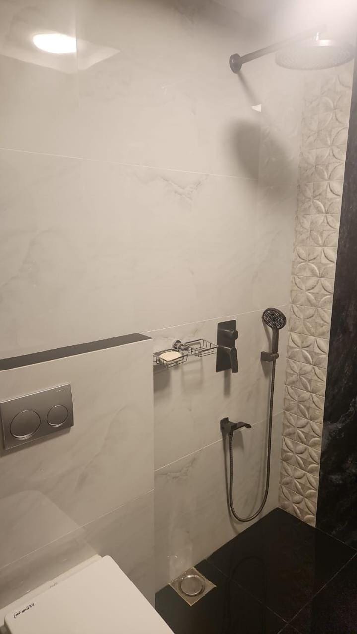 Luxury Clifton 2-BR Flat Apartment in Karachi