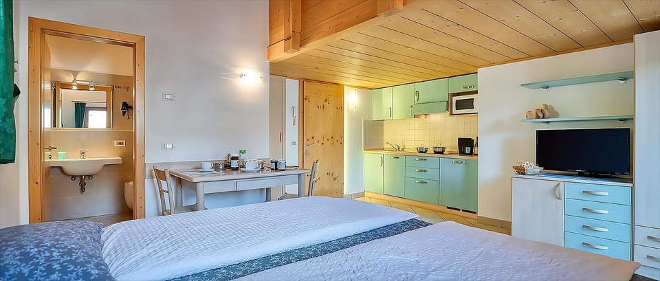 Kitchen or kitchenette, Photo of the whole room