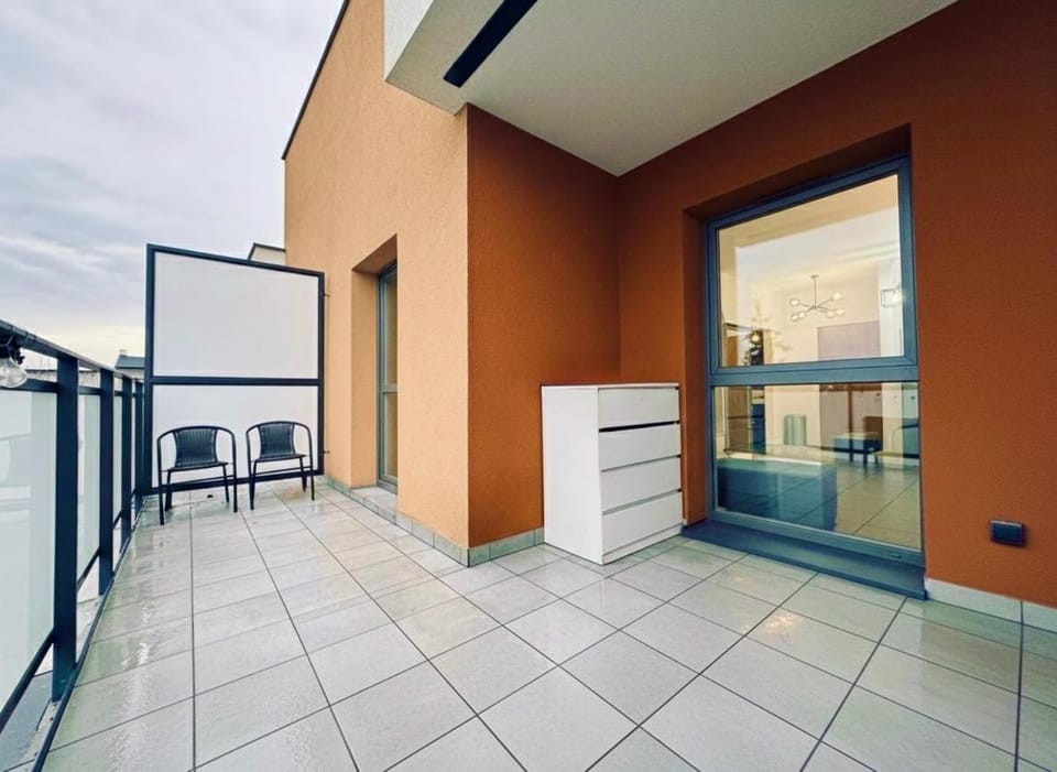 Apartament Kolorowe Garbary 22B z prywatnym miejscem postojowym Apartment in Greater Poland Voivodeship