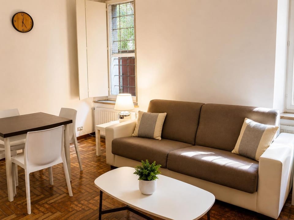 Bed, Living room, Seating area, Dining area, air conditioner