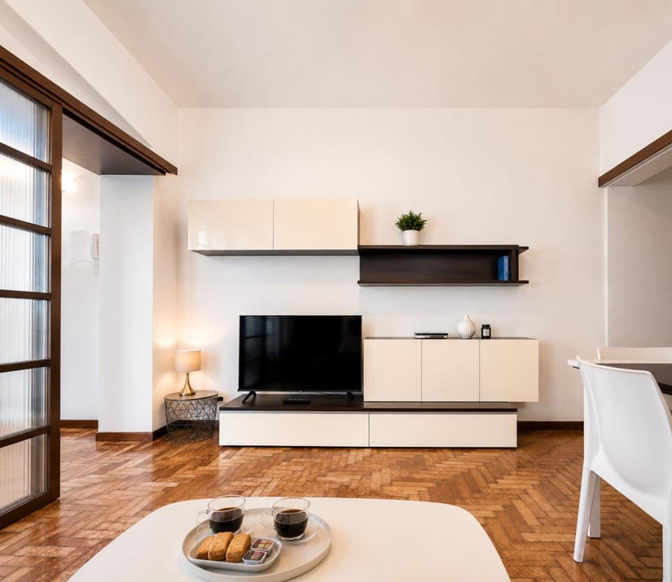 Communal lounge/ TV room, TV and multimedia, Living room, Seating area, Evening entertainment