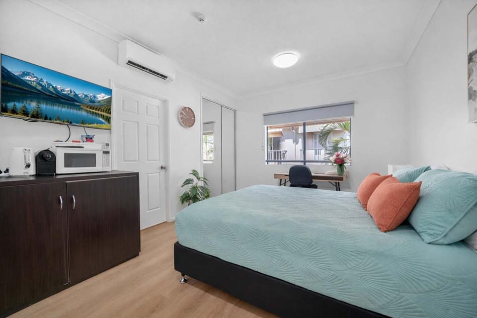Bed, Kitchen or kitchenette