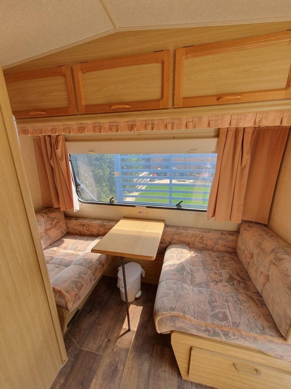 relax and enjoy in this cozy caravan Apartment in Enfield