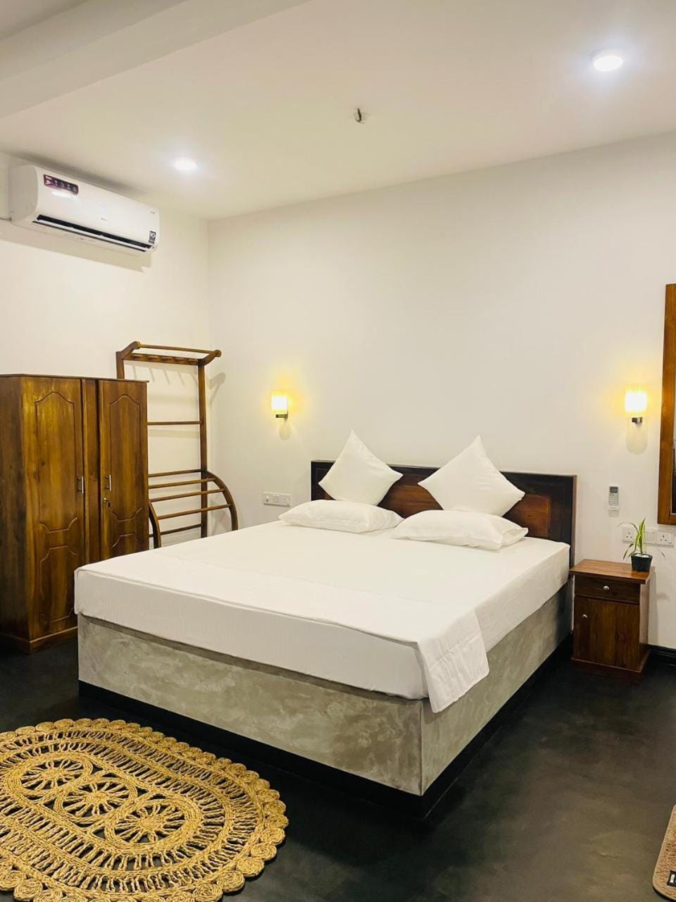 Bed, Photo of the whole room, Bedroom, air conditioner