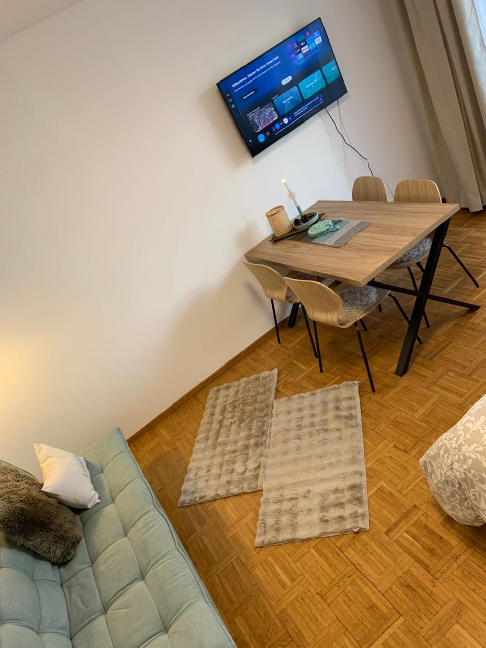 TV and multimedia, Living room, Seating area, Dining area