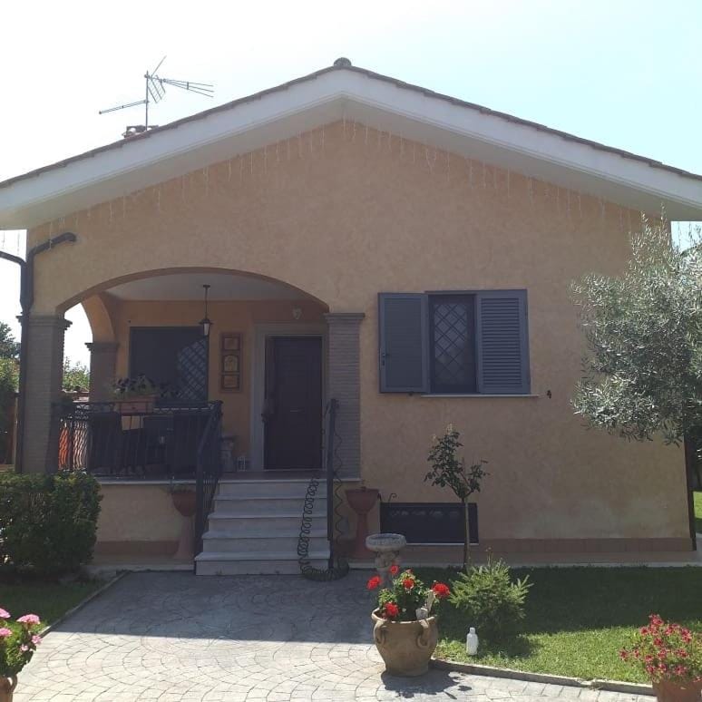 Facade/entrance, Day