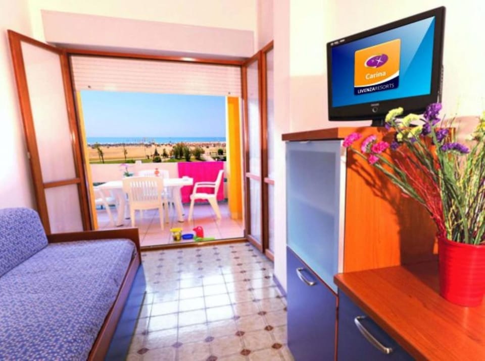 Seating area, Dining area, Bedroom