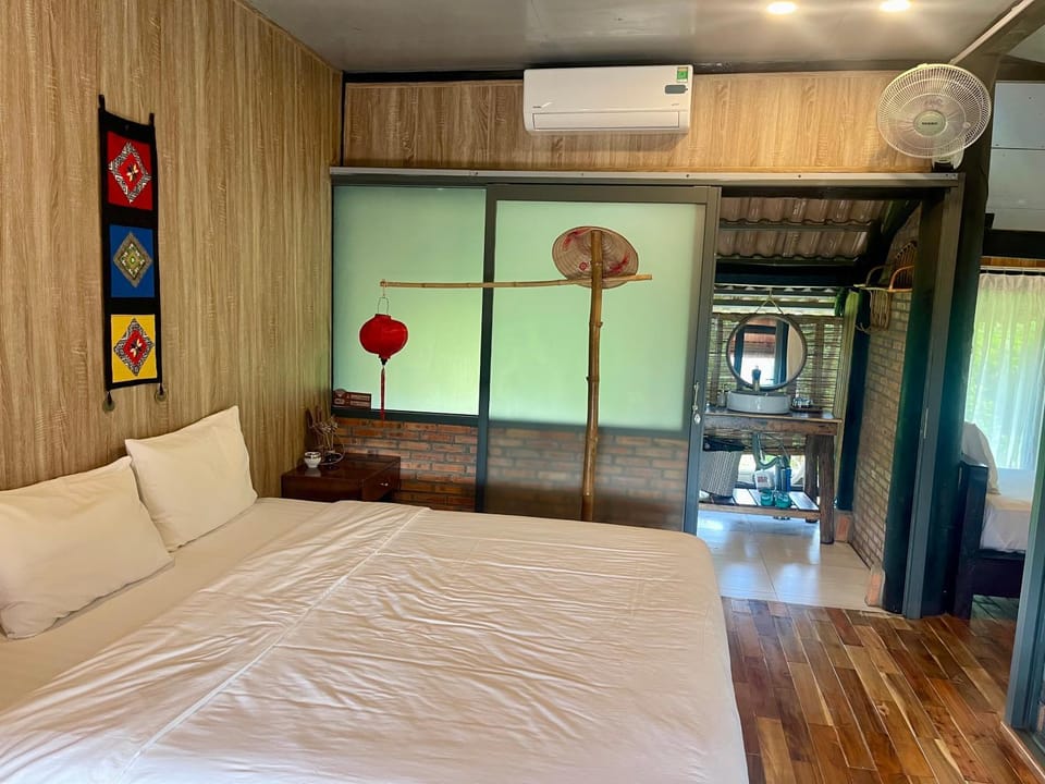Bed, Photo of the whole room, Bedroom, air conditioner