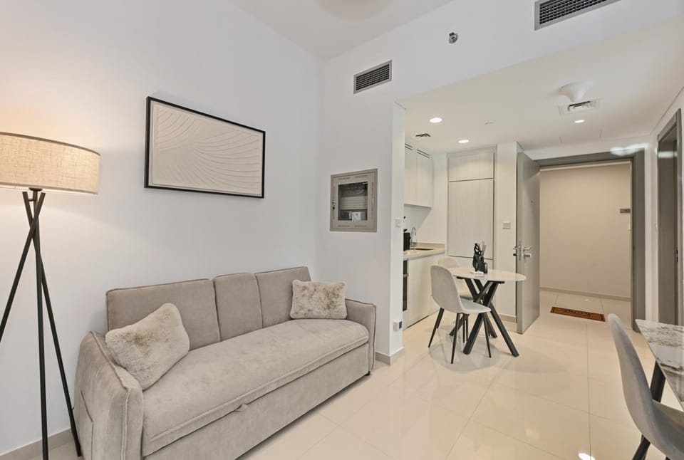 TV and multimedia, Kitchen or kitchenette, Living room, Seating area, Dining area, air conditioner