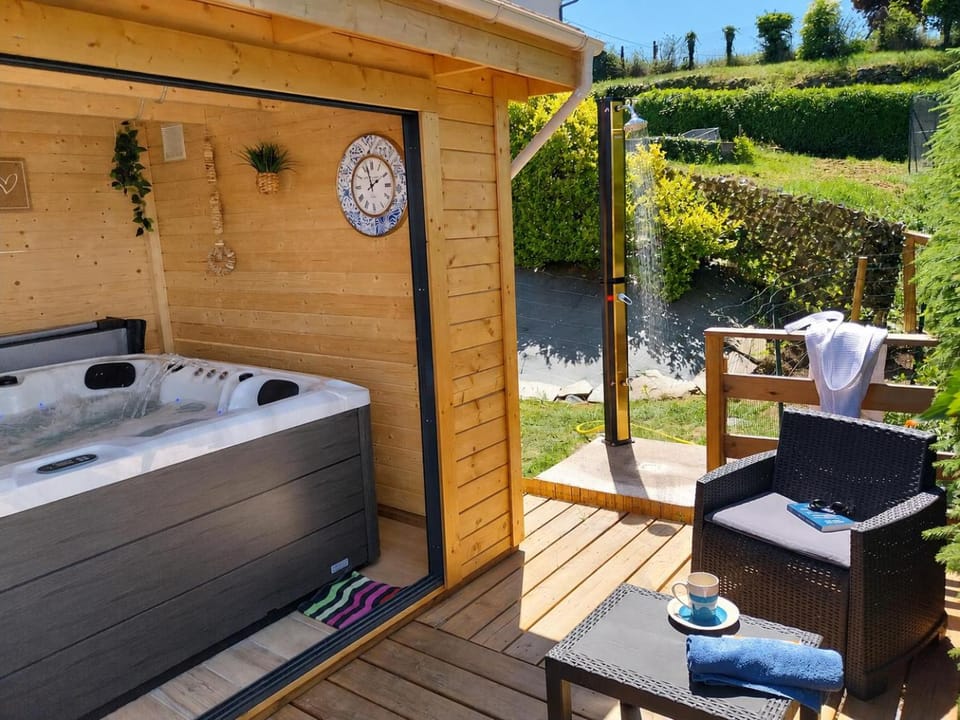 Patio, Garden, Hot Tub