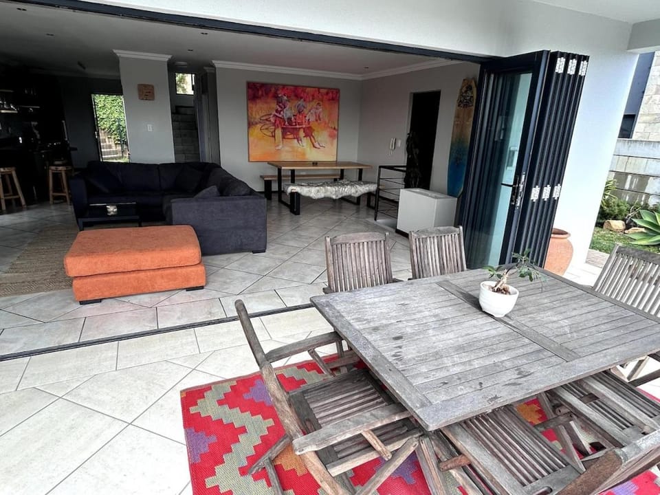 Patio, Living room, Seating area, Dining area