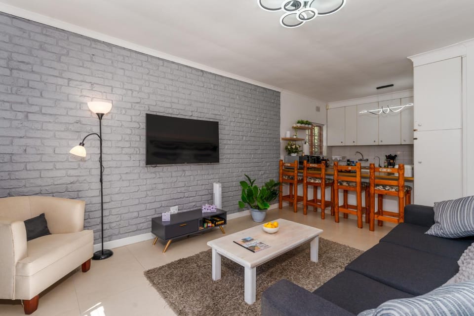 TV and multimedia, Living room, Seating area, internet