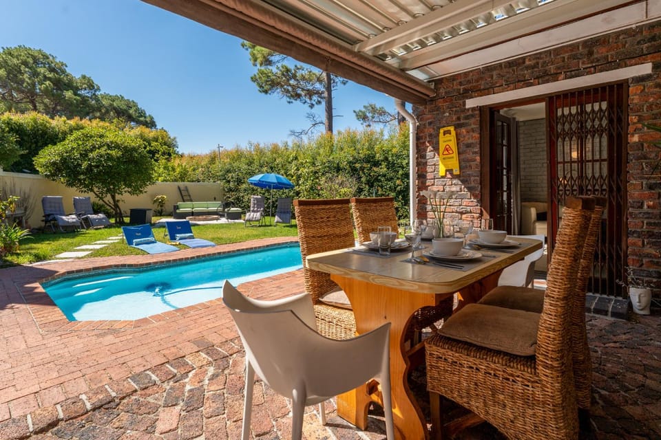 Garden, Balcony/Terrace, Seating area, Dining area, Swimming pool
