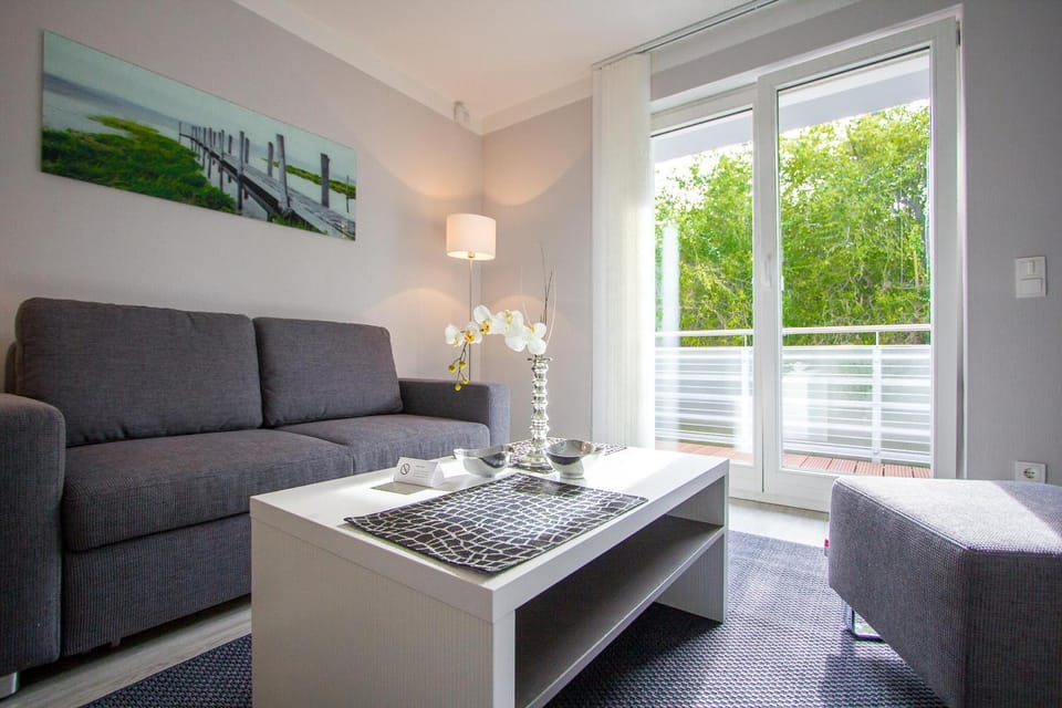 Day, Living room, Photo of the whole room, Decorative detail