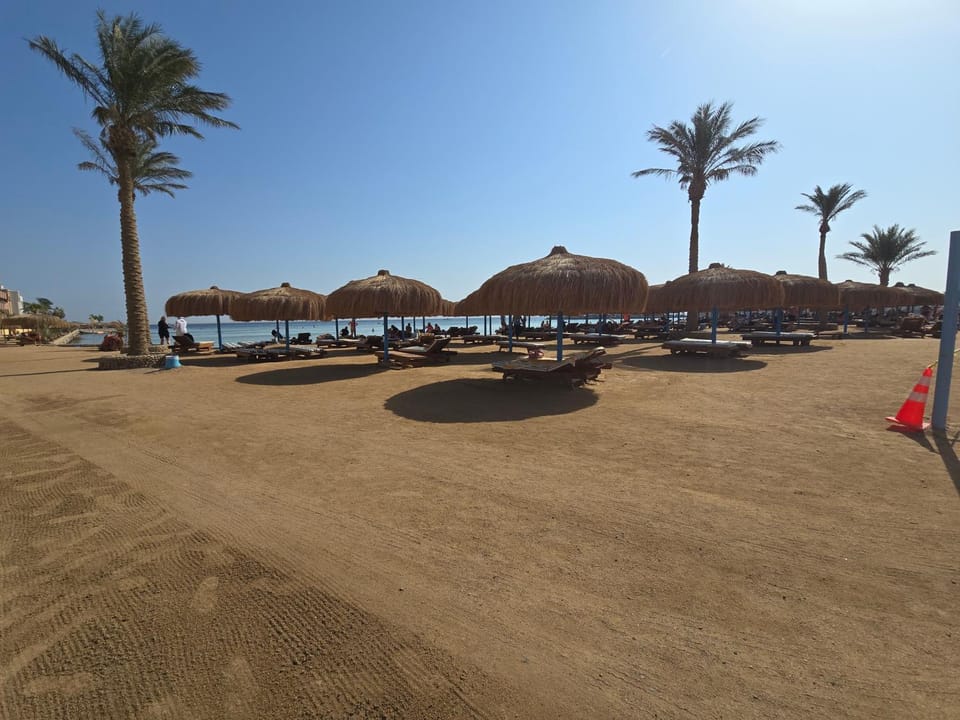 Nearby landmark, Day, Natural landscape, Beach, Pool view, Sea view, Swimming pool, sunbed