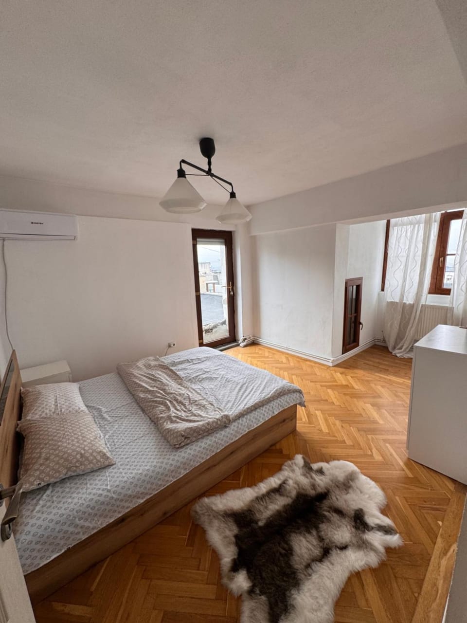 La Edward Ultra central Apartment in Craiova