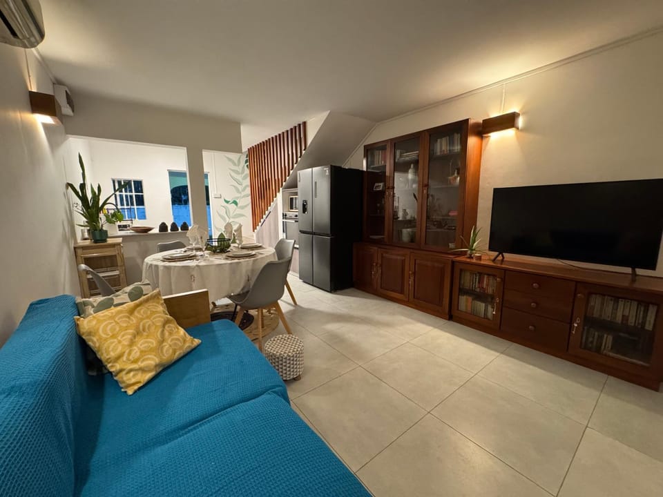 Living room, Meals, Lunch, Dinner, Family