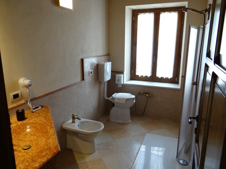Day, Bathroom