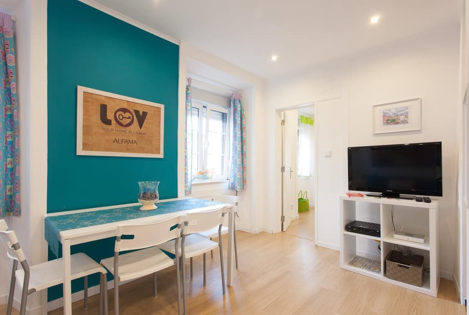 Communal lounge/ TV room, TV and multimedia, Living room, Seating area, Dining area