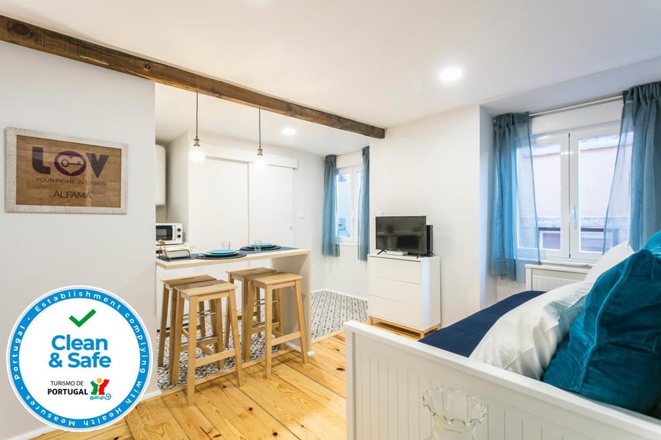 Communal lounge/ TV room, Bed, TV and multimedia, Kitchen or kitchenette, Living room, Photo of the whole room, Seating area, Dining area, Evening entertainment
