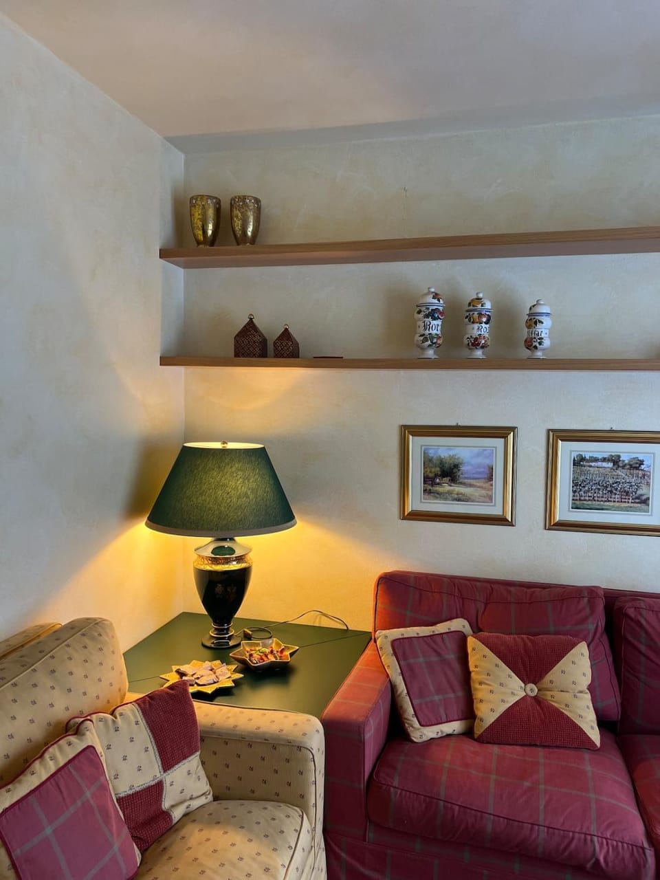 Living room, Seating area