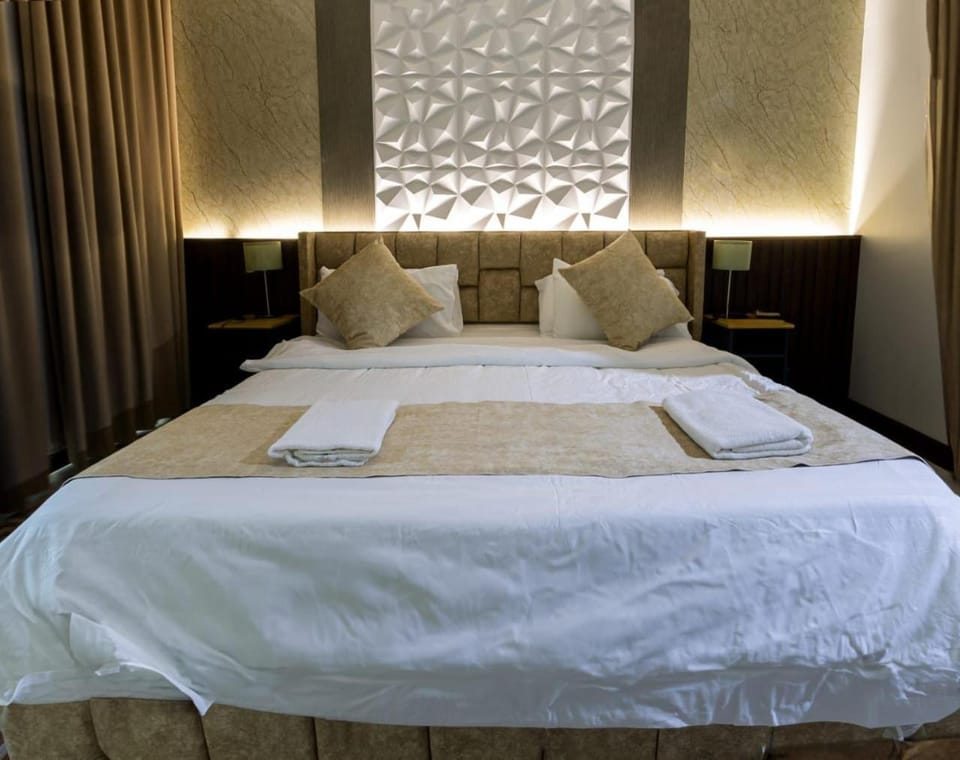 Bed, Photo of the whole room, Bedroom, towels