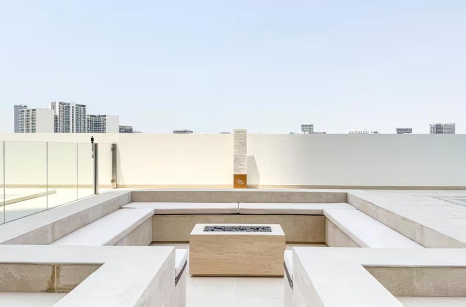Elegant Studio Stay in Binghatti Tulip Dubai Apartment in Dubai