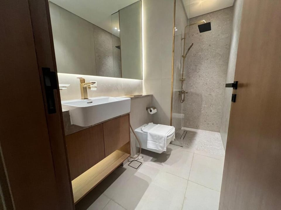 Elegant Studio Stay in Binghatti Tulip Dubai Apartment in Dubai