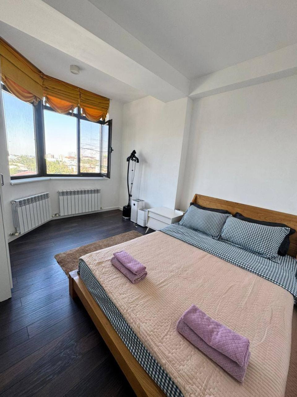 Bed, Bedroom, flat iron