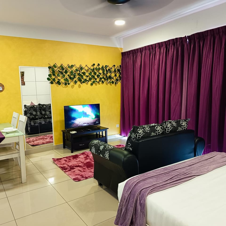 The Cozy Haven Studios at Trefoil Setia Alam Apartment in Selangor, Malaysia