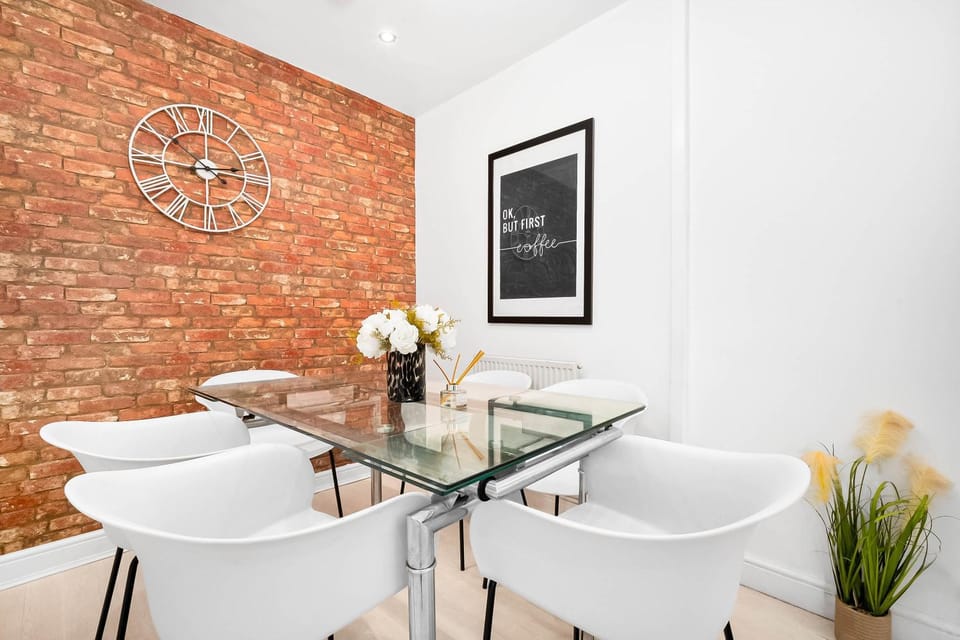 Seating area, Dining area