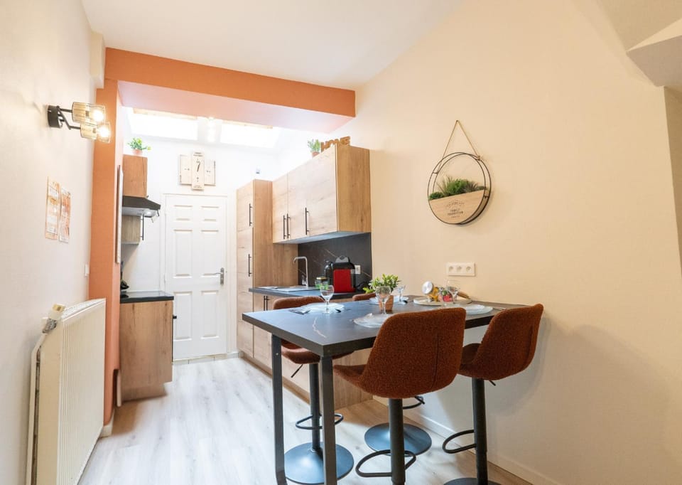 Dining area, dishwasher, kitchen