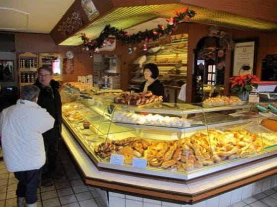 Winter, Continental breakfast