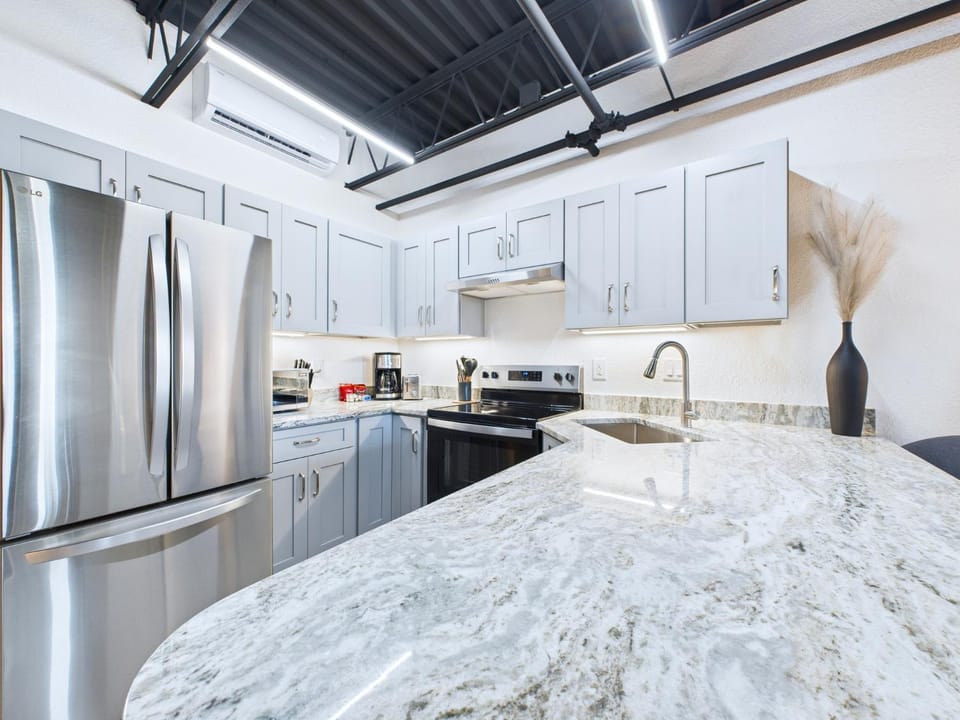 Sleek Coastal Loft Close to Port & Beach -Unit 205 Hotel in Cape Canaveral