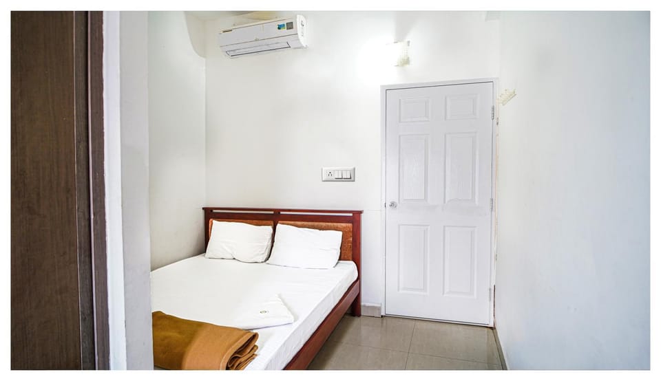 Bed, Bedroom, air conditioner