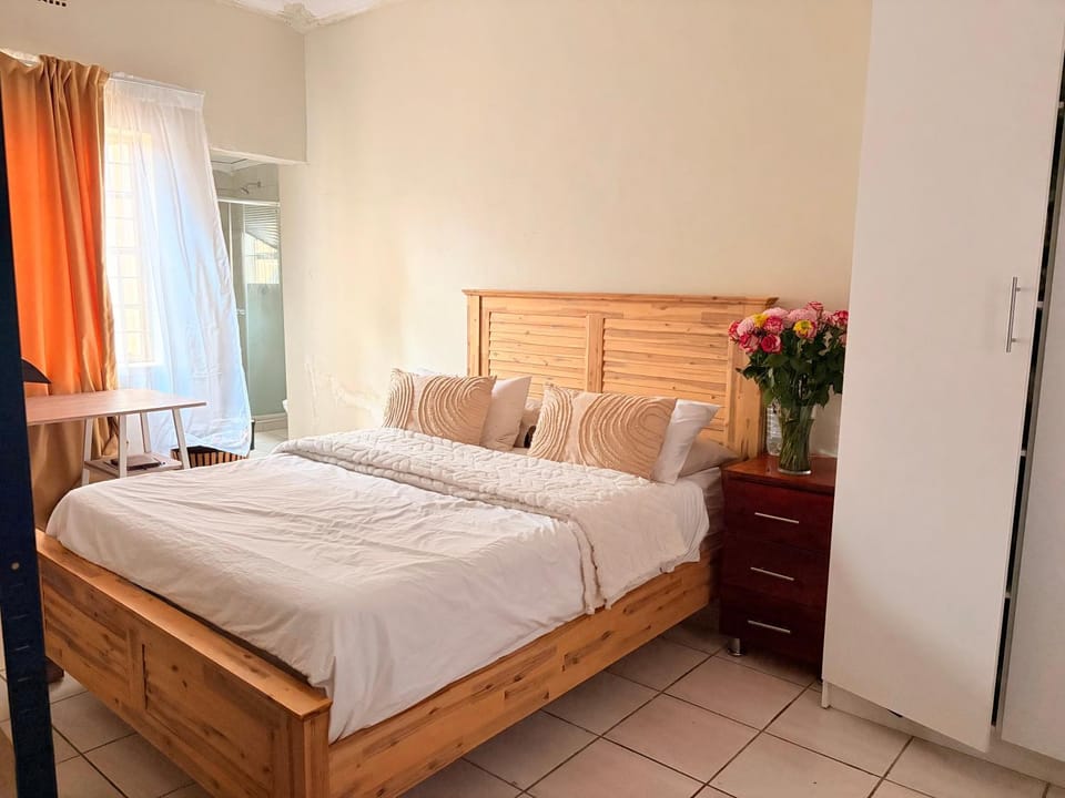Mini Cottage Home Bed and Breakfast in Johannesburg