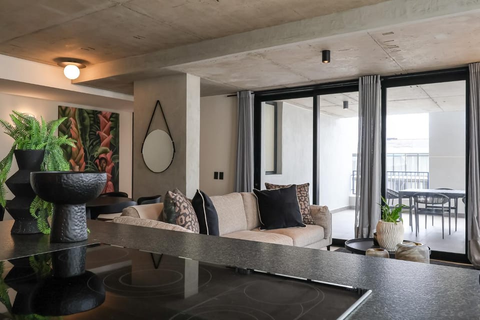 Above It All Apartment in Sea Point